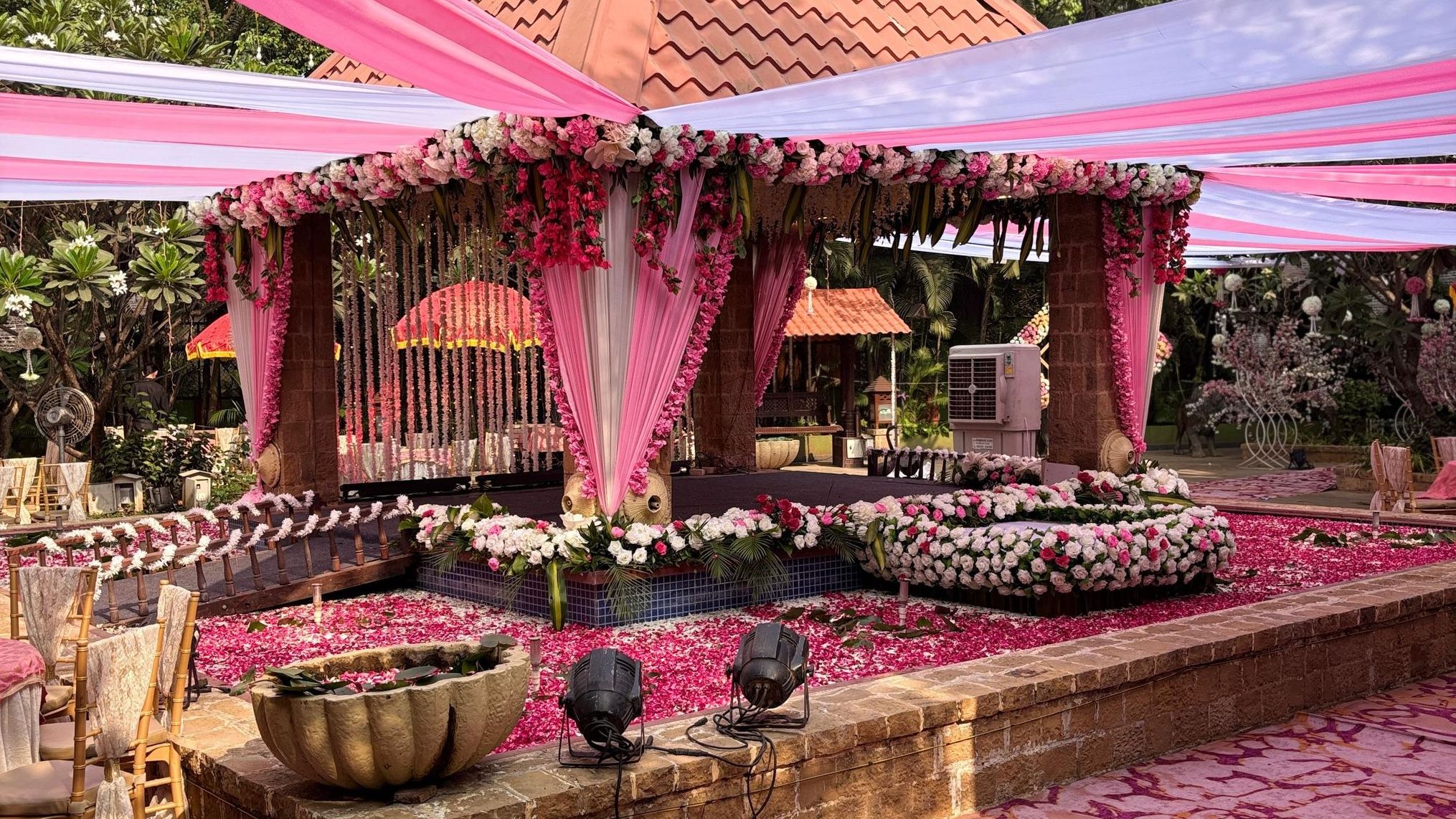 The Courtyard, Thane